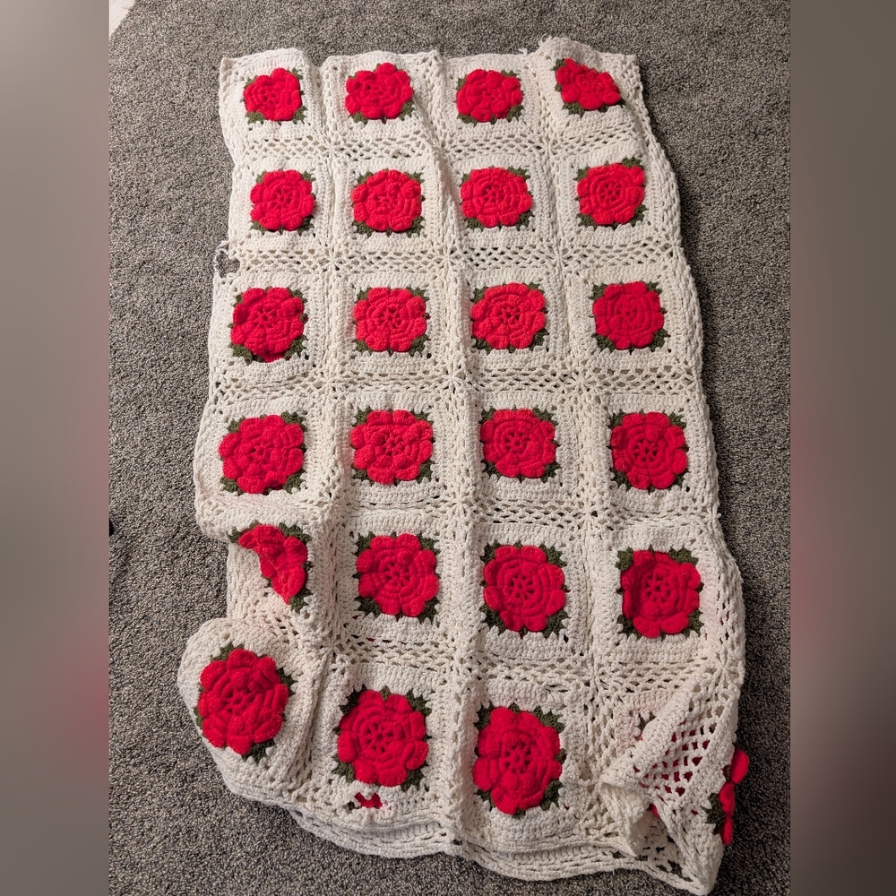 Gorgeous Vintage Crochet Afghan Throw Blanket With Big 3D Pink Roses